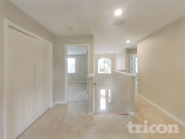 Building Photo - 10636 Deerberry Dr