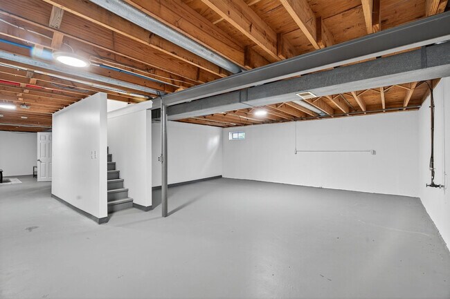 Building Photo - 1415 Lindsay Ln