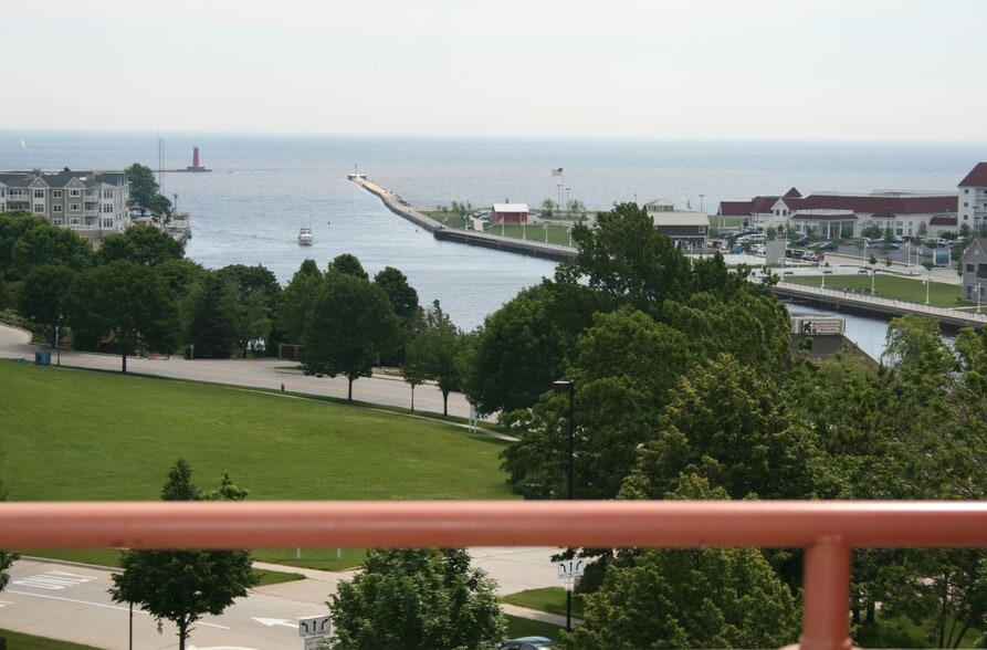 Rooftop Terrace - Leverenz Apartments