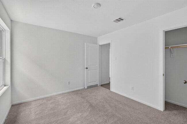 Building Photo - 3008 Calhoun Fls Dr