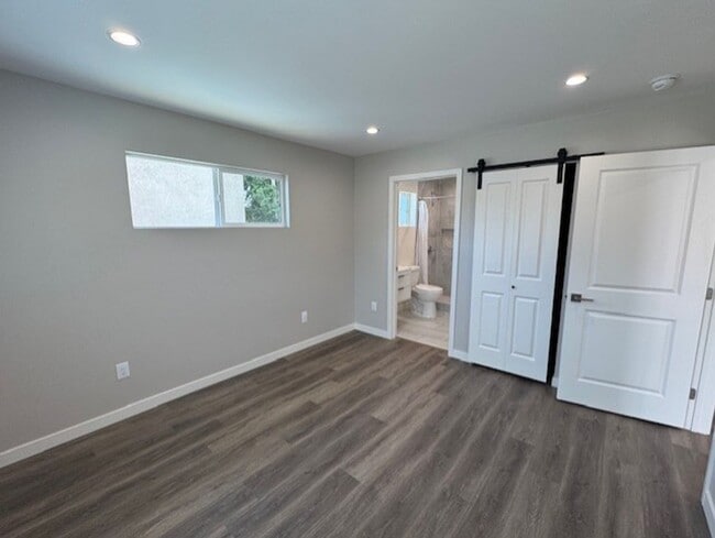 Building Photo - Modern-Brand New back house