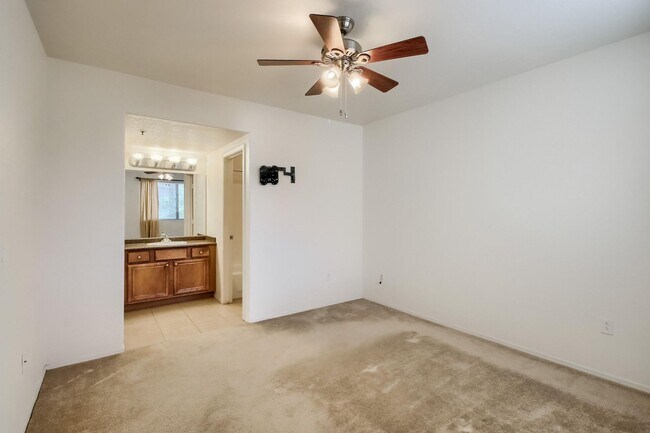 Building Photo - Bright & Spacious 2 Bed, 2 Bath Apartment