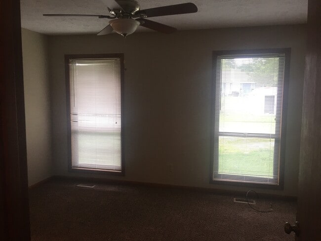 Building Photo - 6886 Kingsgate Dr