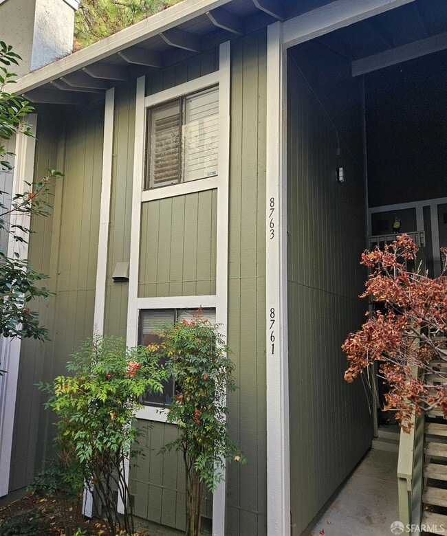 Building Photo - 8763 Mountain Blvd