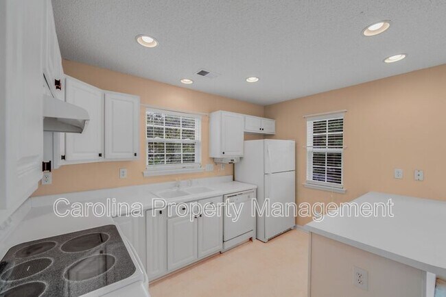 Building Photo - 15021 Deshler Ct