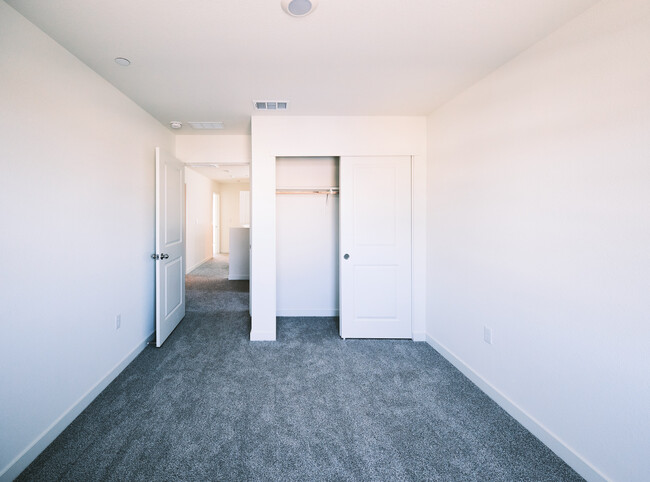 Building Photo - 2129 Shady Tree Cir