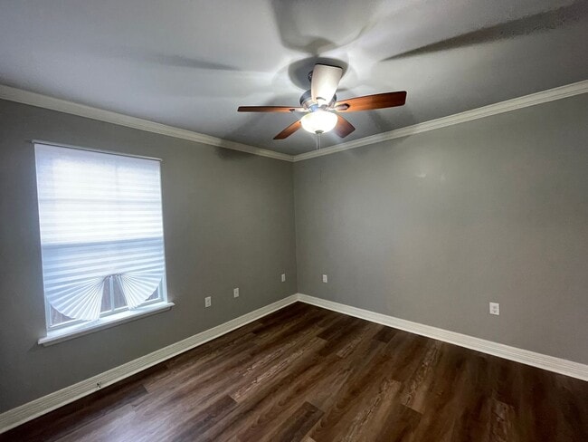 Building Photo - Riverbrooke Subdivision Beauty! Move in Ready!