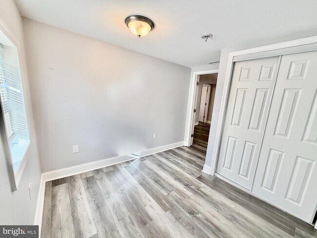 Building Photo - 9 S Maple Ave