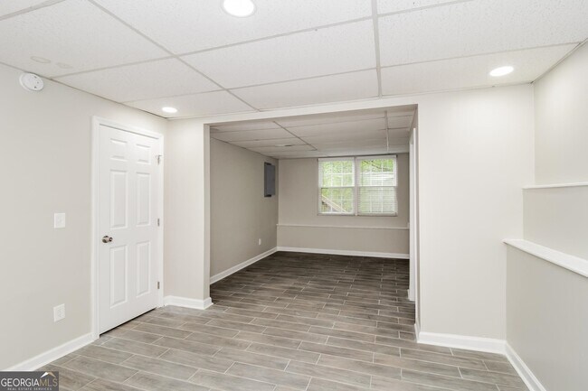 Building Photo - 230 Austin Dr