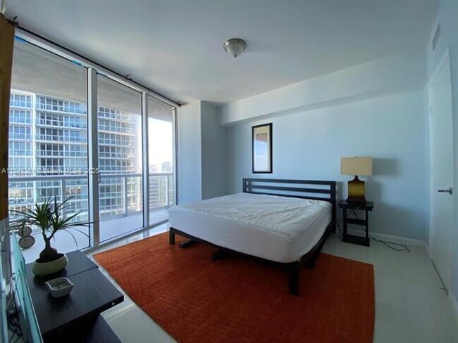 Building Photo - 475 Brickell Ave