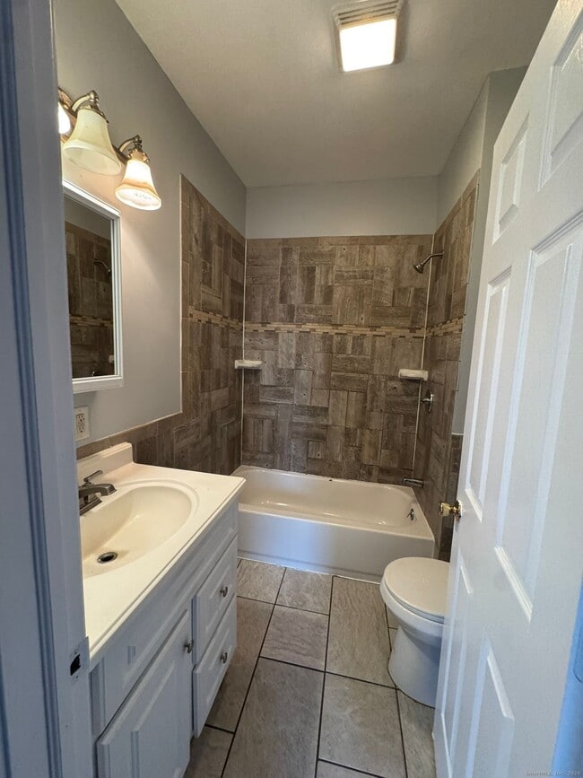 Building Photo - 150 Norman St