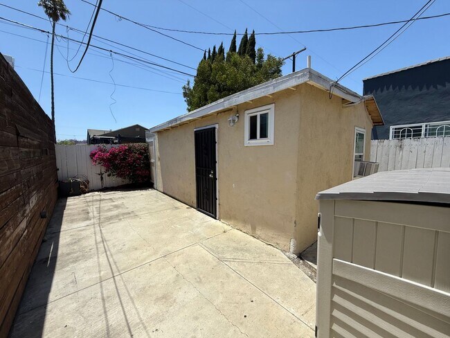 Building Photo - Charming Long Beach Home with Bonus Spaces!