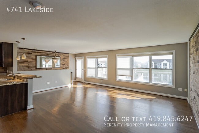 Building Photo - 4741 Lakeside-