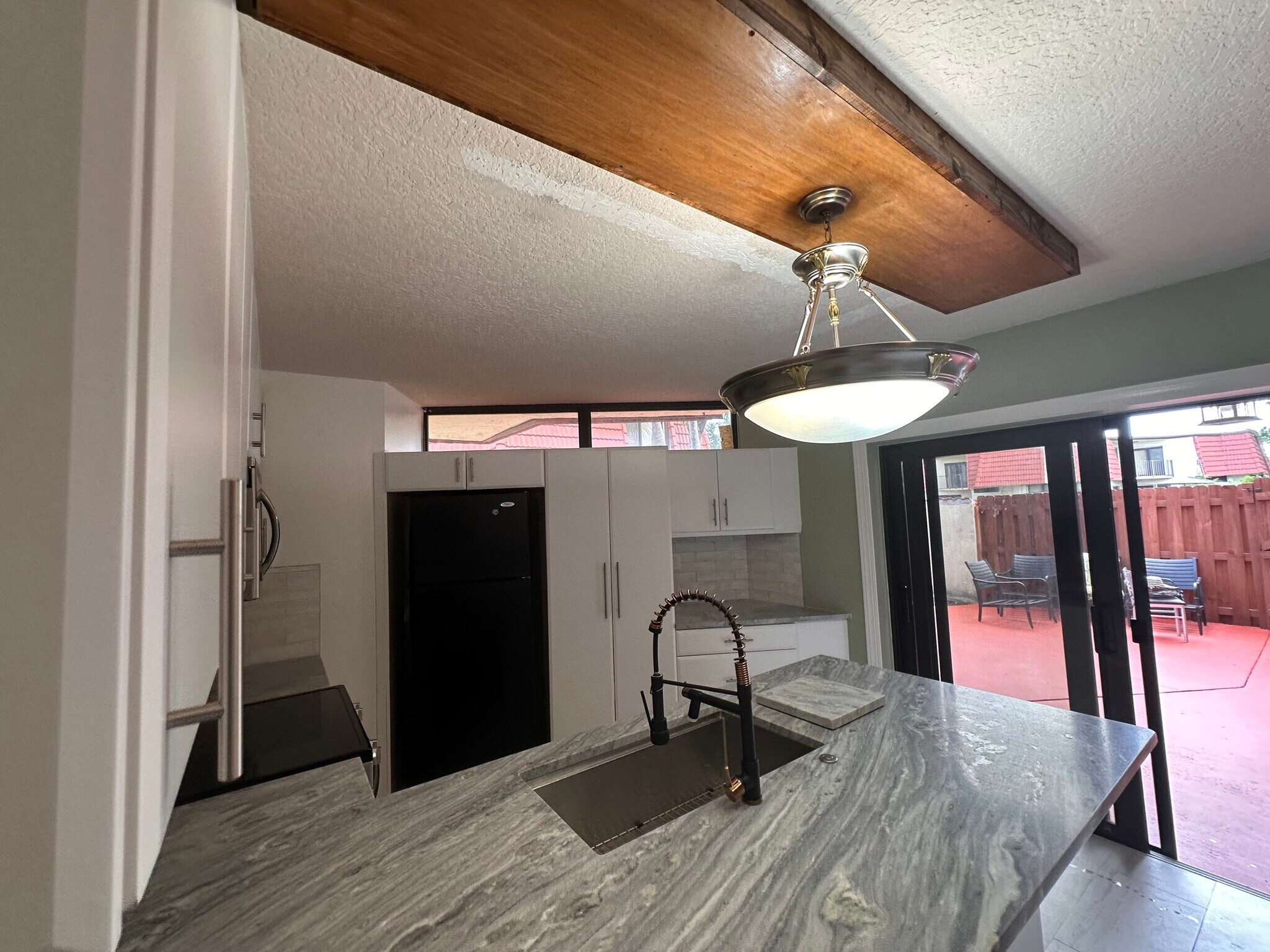 Building Photo - 3871 Victoria Dr
