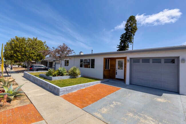 Building Photo - 3351 Cheyenne Ave