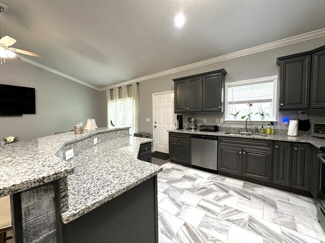 Building Photo - 113 Tranquility Dr