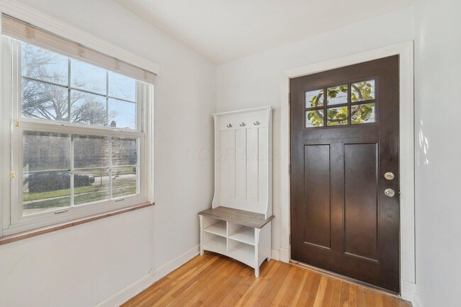 Building Photo - 909 S Roosevelt Ave