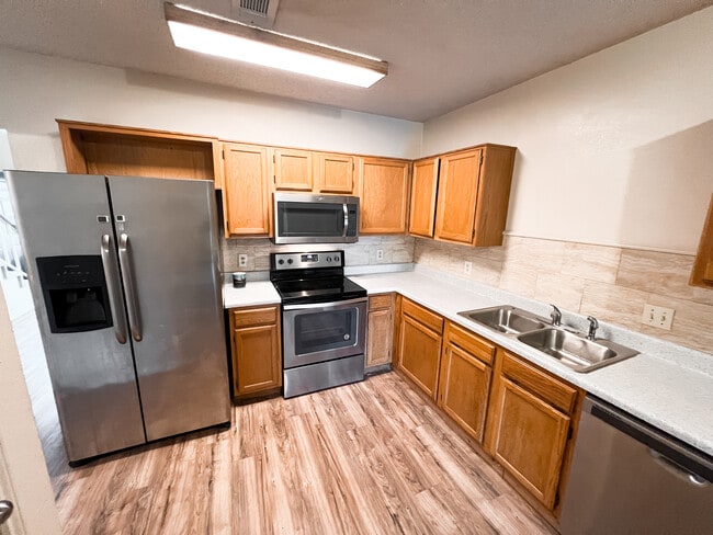 Building Photo - 1504 Beach Ln