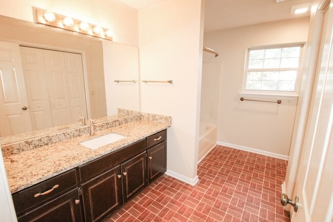 Building Photo - 507 S Kevin Ct