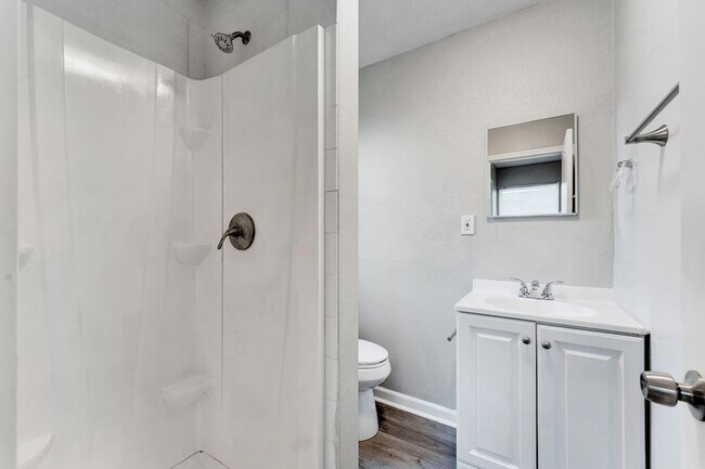 Building Photo - 172 W 15th St