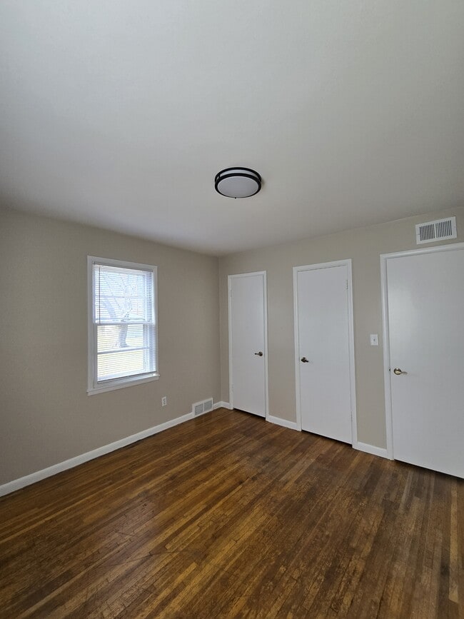 Building Photo - 333 N Colby Ave