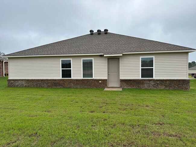 Building Photo - 45 Foster Louis Ln
