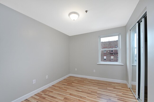 Building Photo - 413-415 9th St