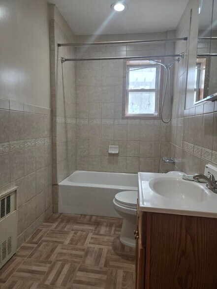 Building Photo - 2999 Young Ave