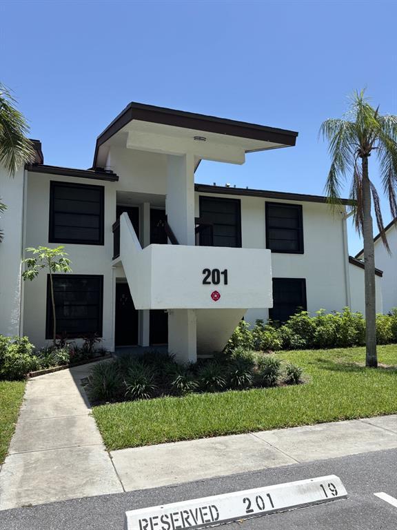 Building Photo - 201 Lake Pointe Dr
