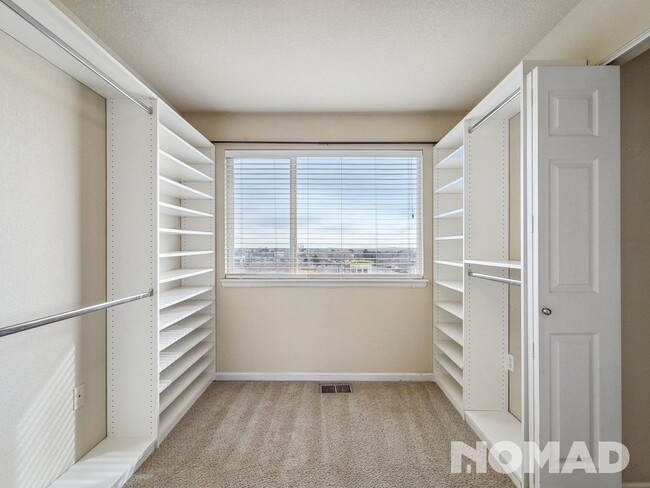 Building Photo - 3 Bedroom Condo in Denver