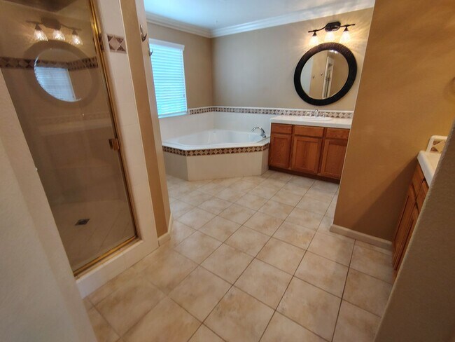 Building Photo - 13606 Brook Way