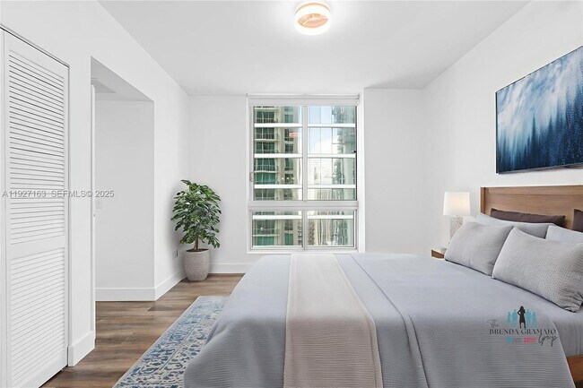 Building Photo - 300 S Biscayne Blvd