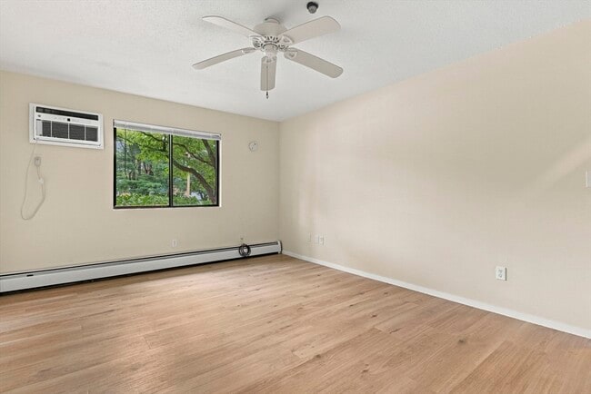 Building Photo - 147 Sylvan St