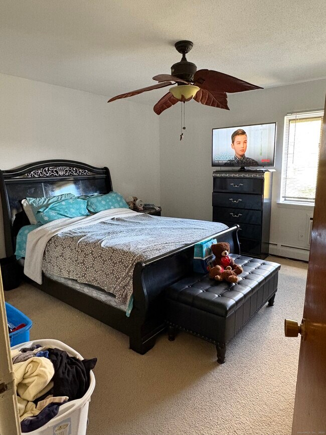 Building Photo - 962 High Path Rd