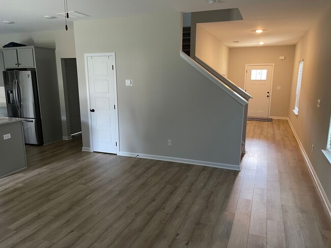 Building Photo - Spacious, Stylish, and Ready for You!