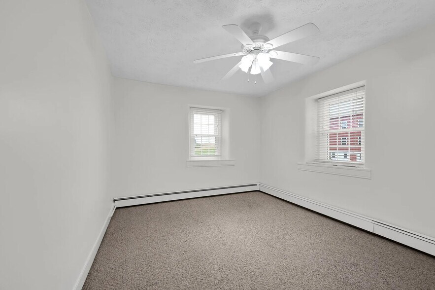 Building Photo - 709 Schaeffer Rd