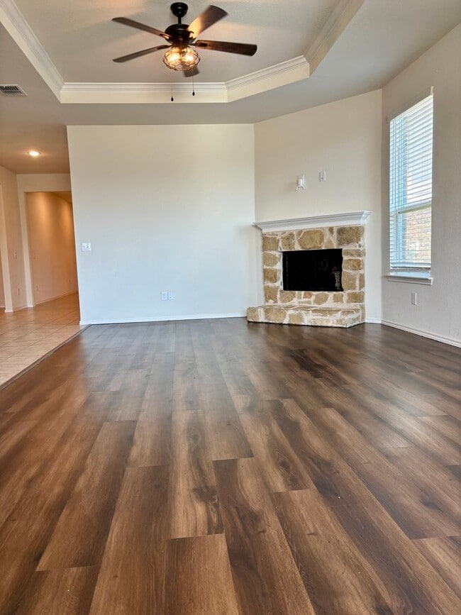 Building Photo - ? Beautiful 4-Bedroom Single-Story in Fort...