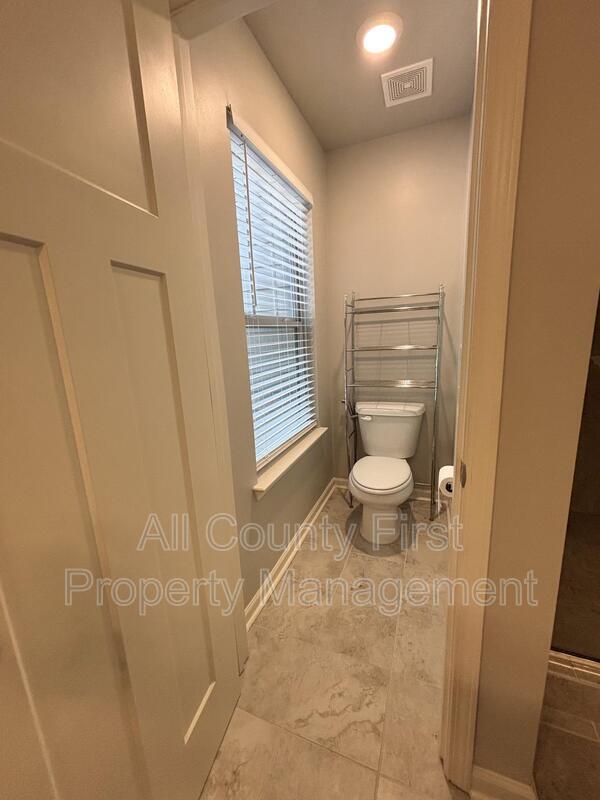 Building Photo - 1380 Sugar Glen Ct