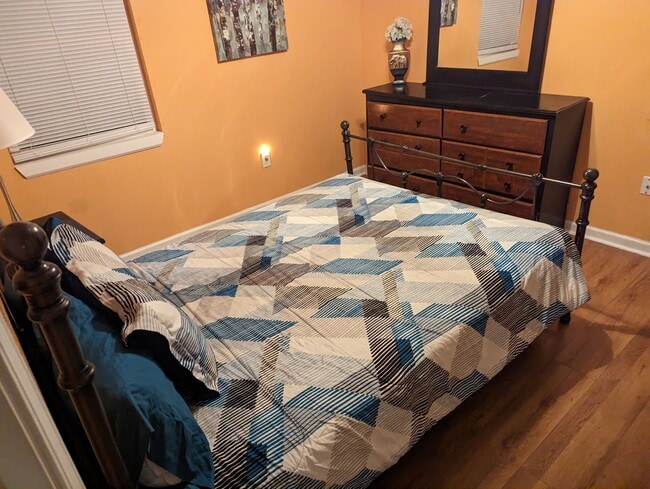 Building Photo - 6335 Franklin Ave