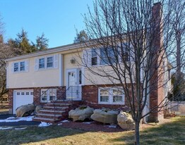 Building Photo - 438 Old Bedford Rd