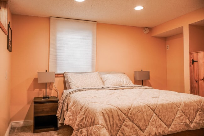 Building Photo - 1929 Summer St