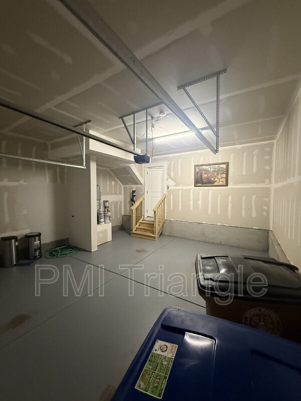 Building Photo - 716 Cormiche Ln