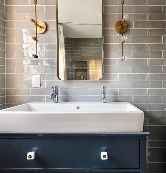 Hall Bath - 41 Howe St