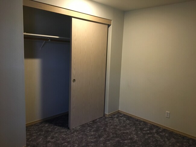 Building Photo - lynd04