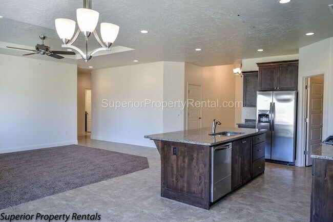 Building Photo - 4 bed, 2.5 bath home, 2 car garage with a large yard/ Pet friendly