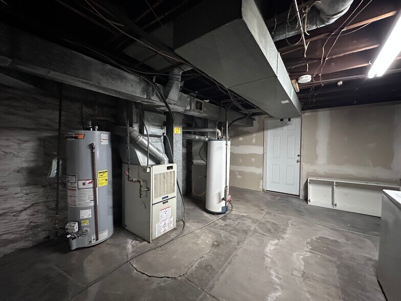 Building Photo - 3704 Fairview Ave