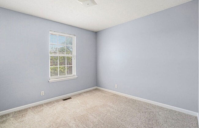 Building Photo - Donelson Townhome!