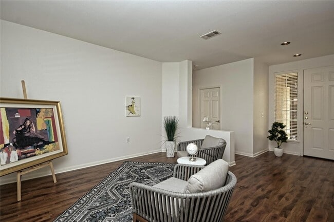 Building Photo - 112 Bluebell Dr