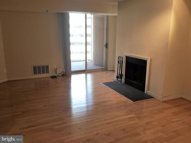 Building Photo - 7500 Woodmont Ave