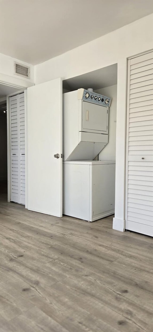 Building Photo - 10930 Royal Palm Blvd